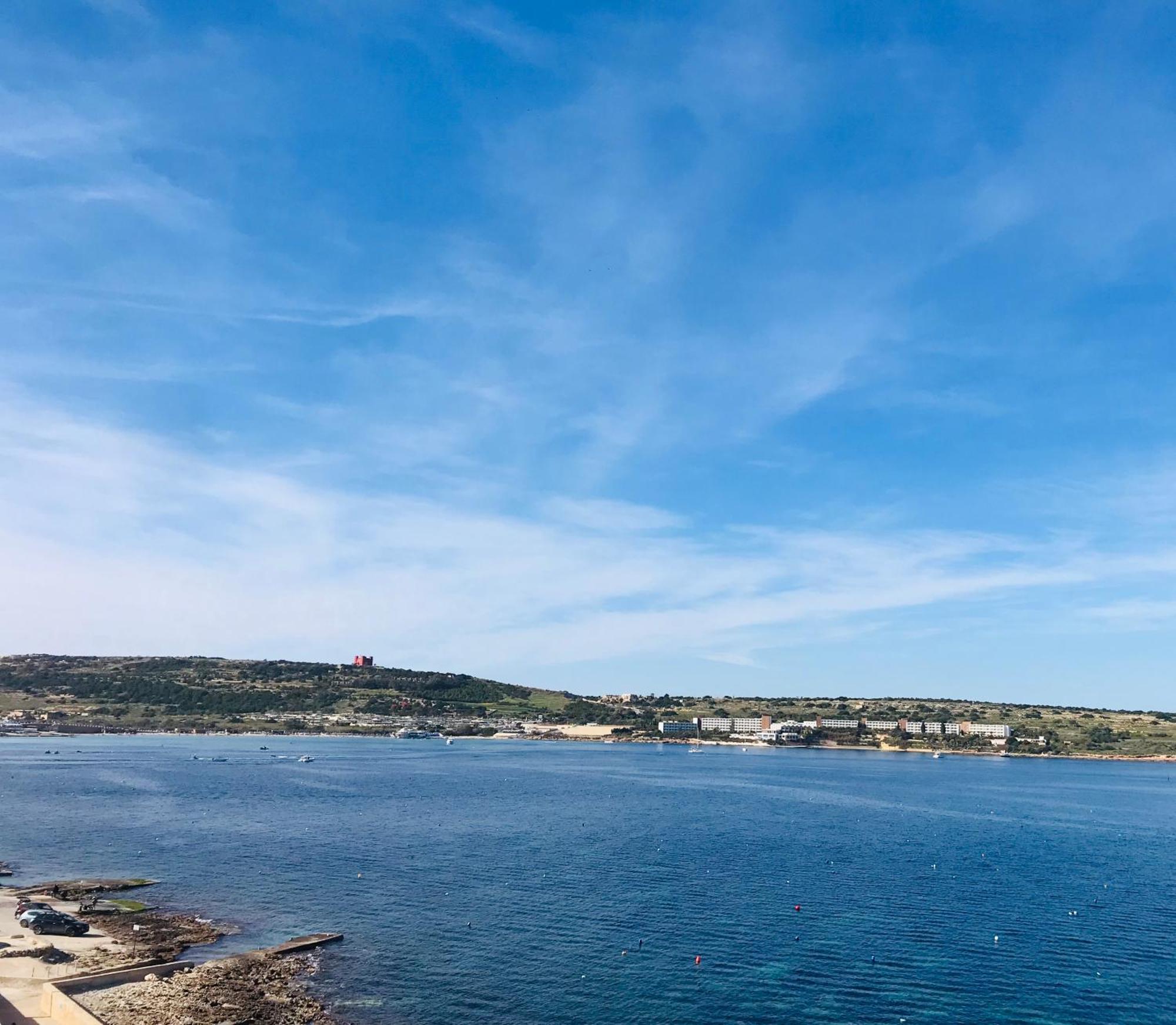 Seafront Maisonette Ocean Views & Terrace 멜리에하 외부 사진